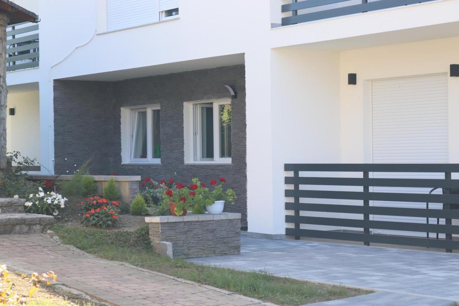 Guest House Neno Огулин Экстерьер фото