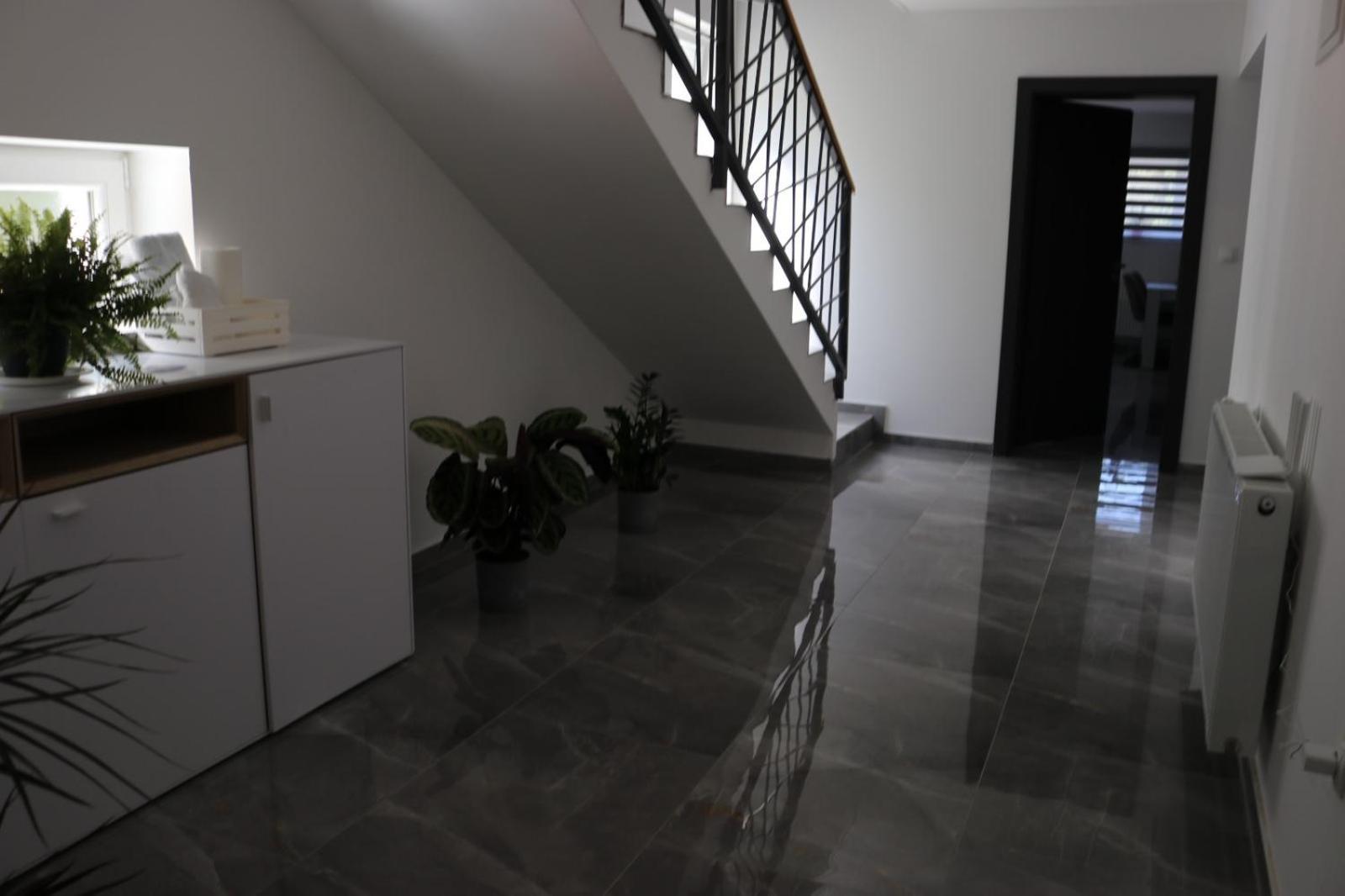 Guest House Neno Огулин Экстерьер фото
