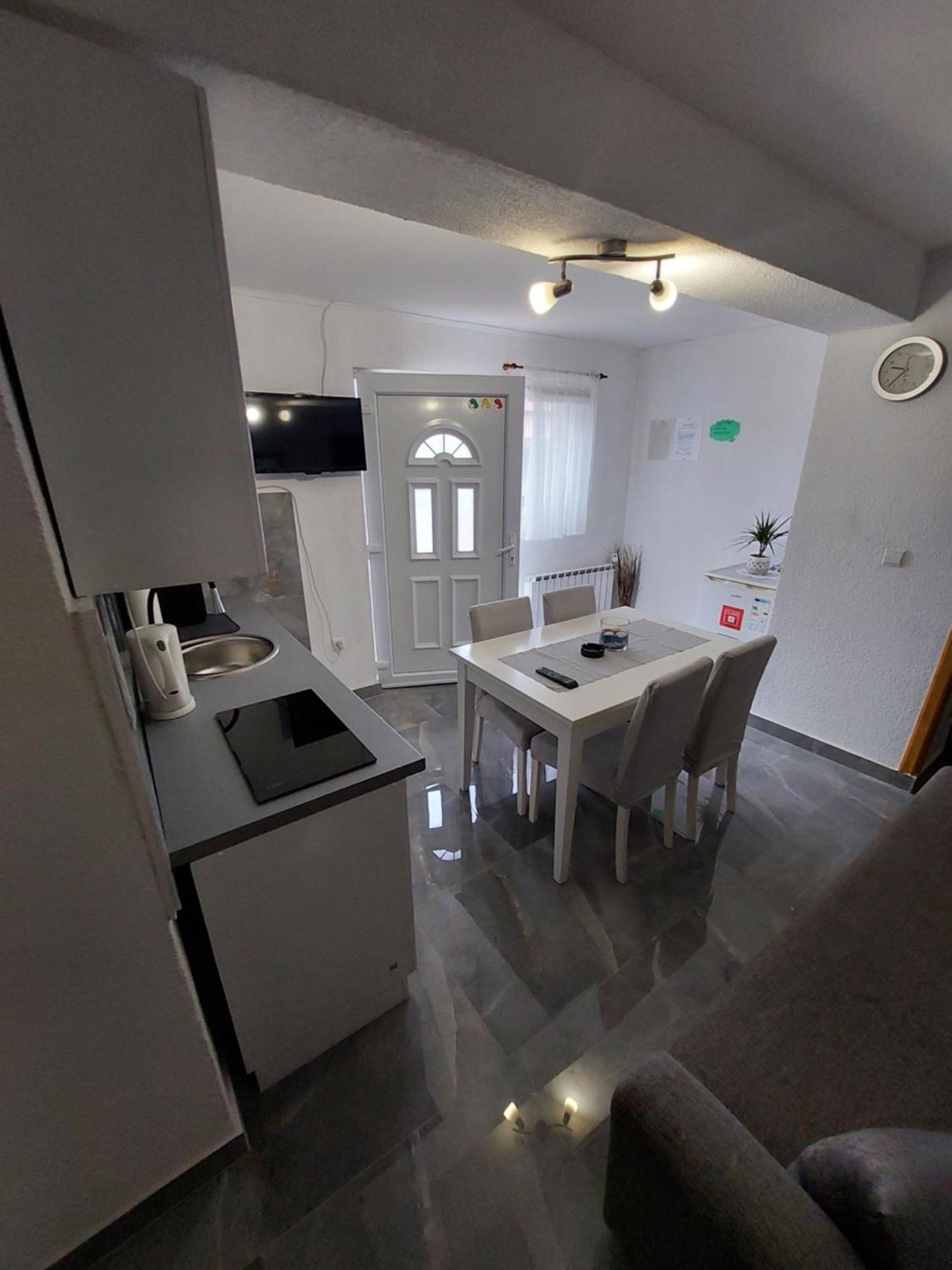 Guest House Neno Огулин Экстерьер фото
